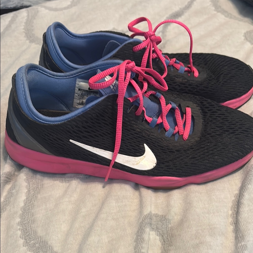 Nike Black and Pink Athletic Shoes with Padded Collar